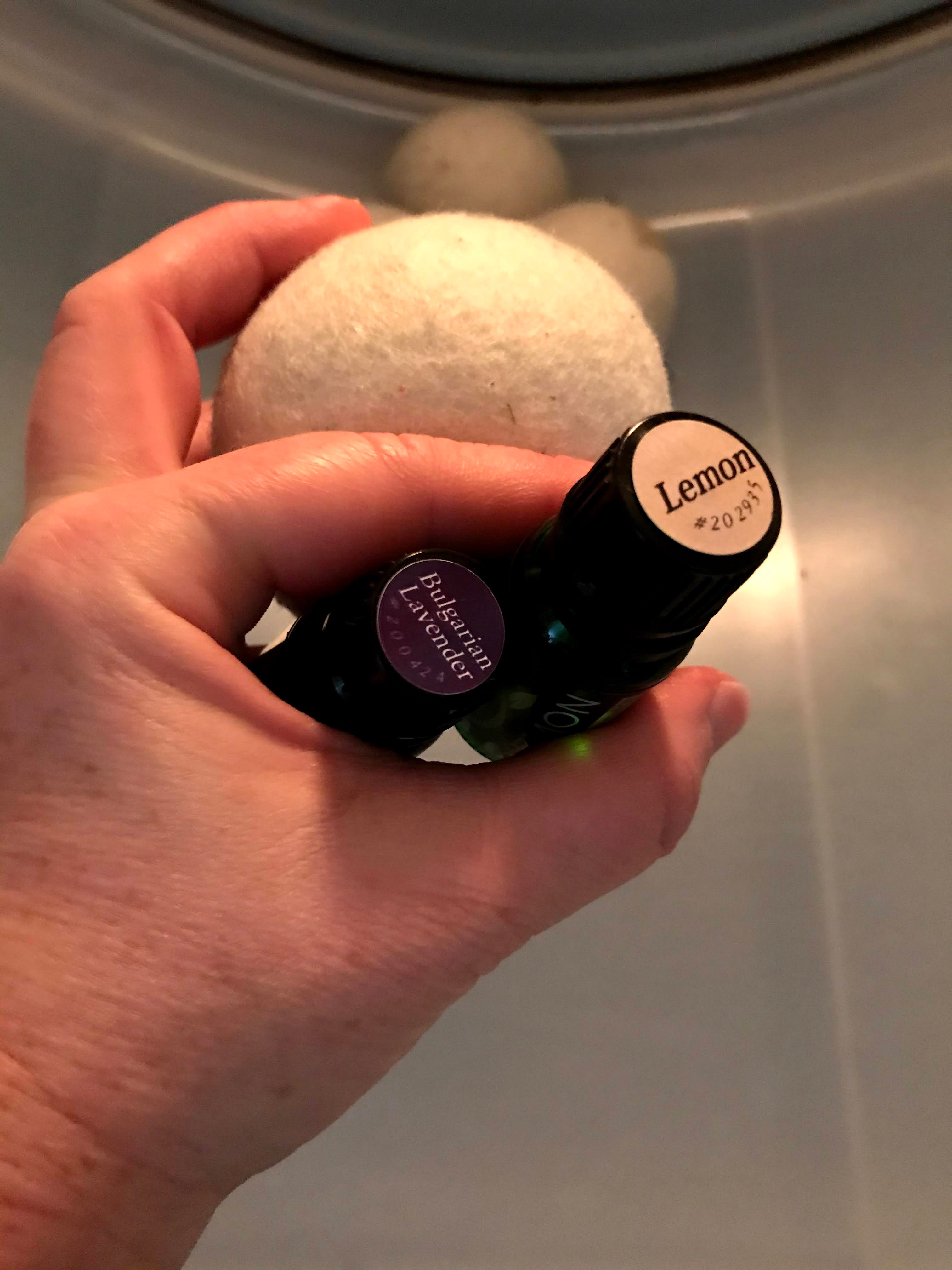 A real photo of Dryer Balls - Wool by KG (1)