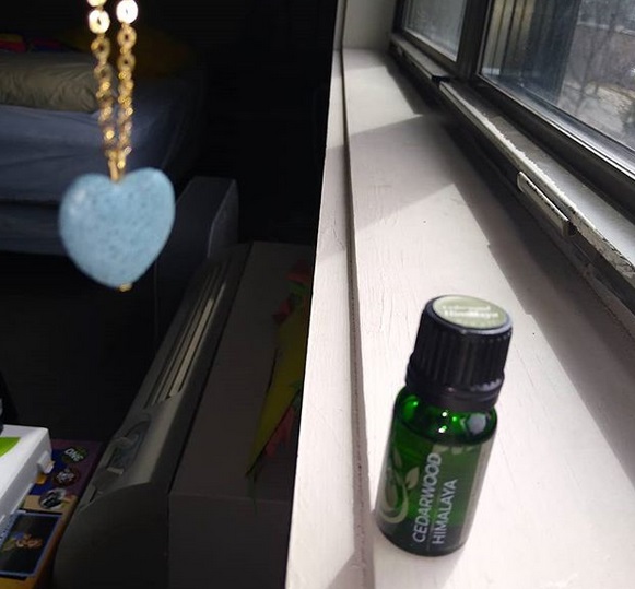 A real photo of Himalaya Cedarwood  100% Pure Essential Oil  by Jason Bartlett (1)